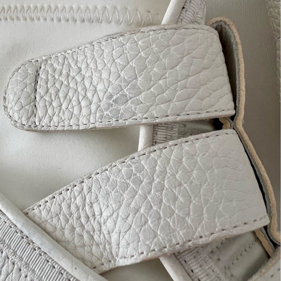 CHRISTIAN LOUBOUTIN | Dune Buckle Red Sole Ankle Platform Booties White Leather - Picture 14 of 16